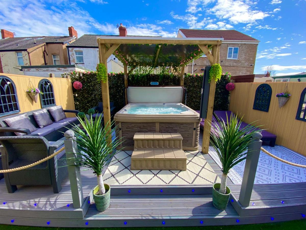 New…The Hottub House Blackpool Pleasure Beach エクステリア 写真